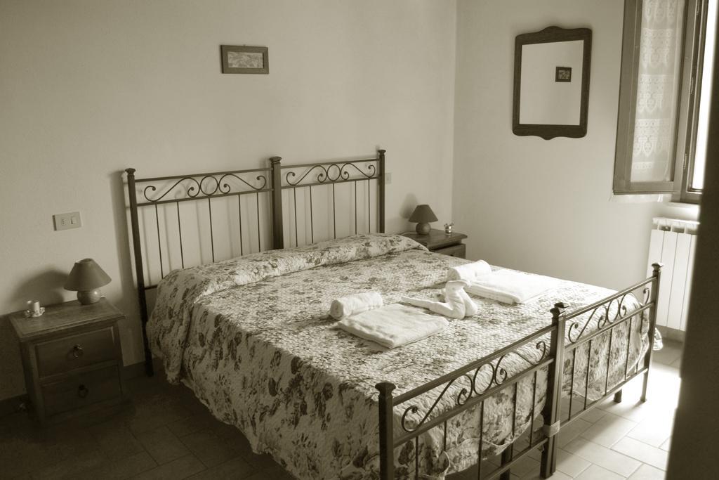 Villa Santa Maria Montalcino Szoba fotó